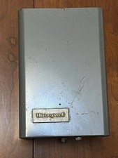 Honeywell L8124A1007 L8124A-1007 Triple Aquastat Relay Oil Boiler Control 120V