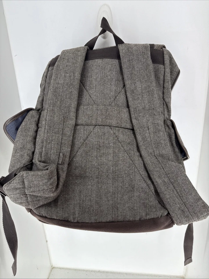 Mochila para computadora Cutter & Buck Pacific 17” de colección - Edición “Portland” en relieve Foto 2 de 3