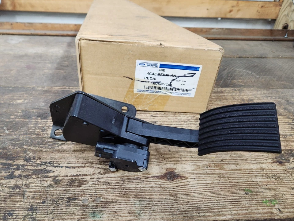 Nuevo pedal de aceleración electrónico OEM 2006-2010 Ford F650 F750 4C4Z-9F836-AA Foto 2 de 4