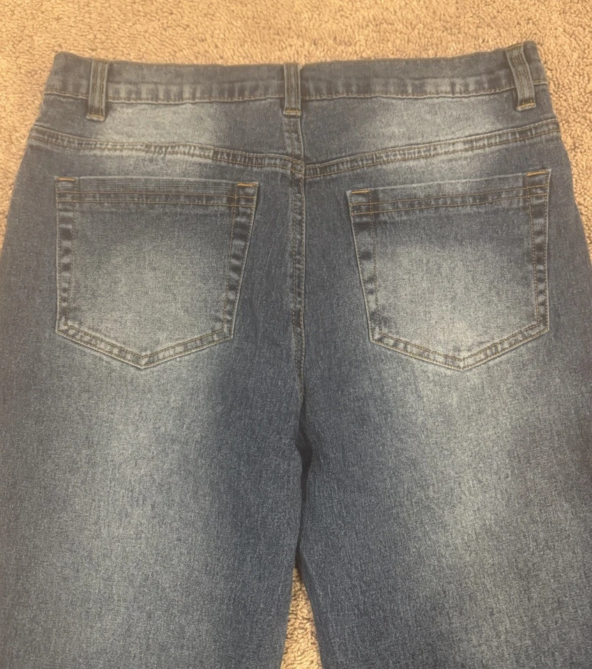 Pantalones de mezclilla DG2 de Diane Gilman con apliques bordados florales estrás talla 8 corte bota  Foto 3 de 4