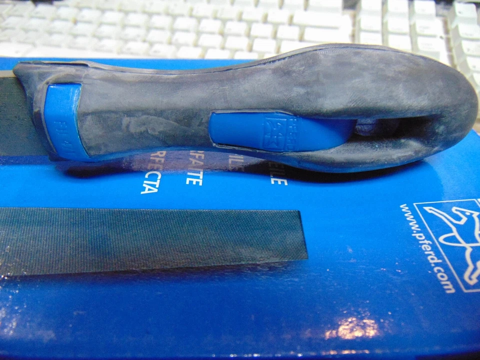19009 PFERD 10" Mill Hand File PF1212PS 250 C3 EDP with blue handle built in - Image 4 of 4