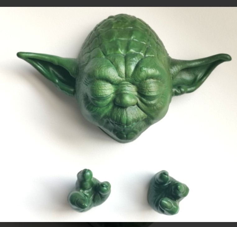 Décoration murale Yoda gris en relief premium à customiser pour collectionneur exigeant