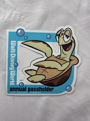 Authentic Disney World Annual Passholder CRUSH Magnet - Finding Nemo