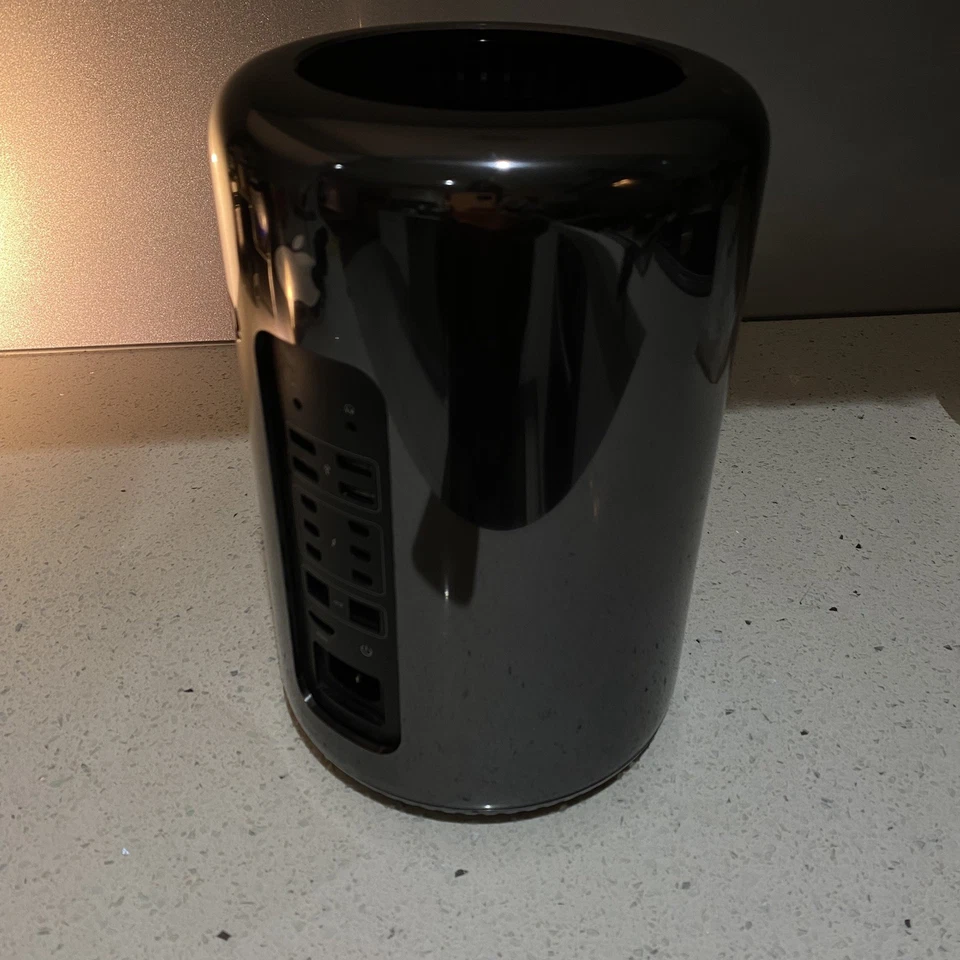 Apple Mac Pro A1481 Desktop 6 Core V2 Xeon E5 3.5Ghz 32GB, 512GB HDMI AMD D300 - Image 2 of 4
