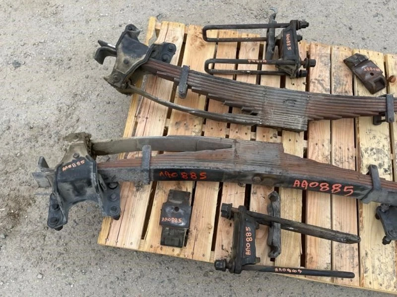 Par de resortes de hoja traseros Hino 165 2010 usados 11.000 lb PBV enviados 30192 Foto 3 de 4