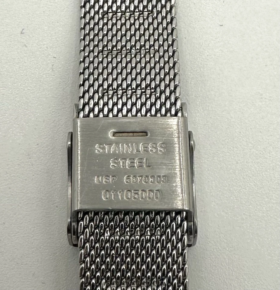 SKAGEN Stainless Steel Watch with Light Green Sunray Dial and Mesh Band Foto 4 de 4