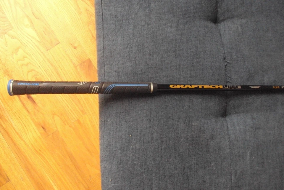 Callaway Razr X HL AW Graftech Lite wedge flex graphite 35" midsize grip - Image 2 of 4