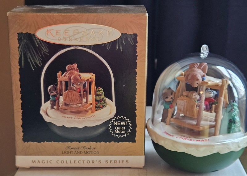 Hallmark Keepsake Ornament 1995 FOREST FROLICS Magic Light Motion