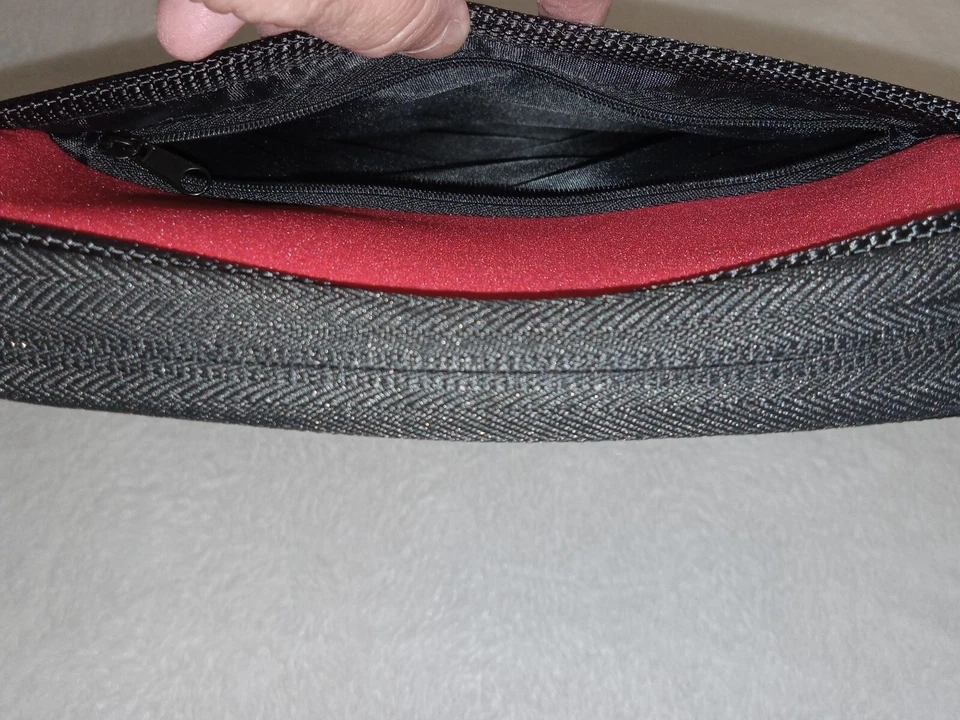 Funda para portátil Belkin 11 pulgadas roja forrada con bolsillo con cremallera B2B081-C02 NUEVA en plástico Foto 4 de 4