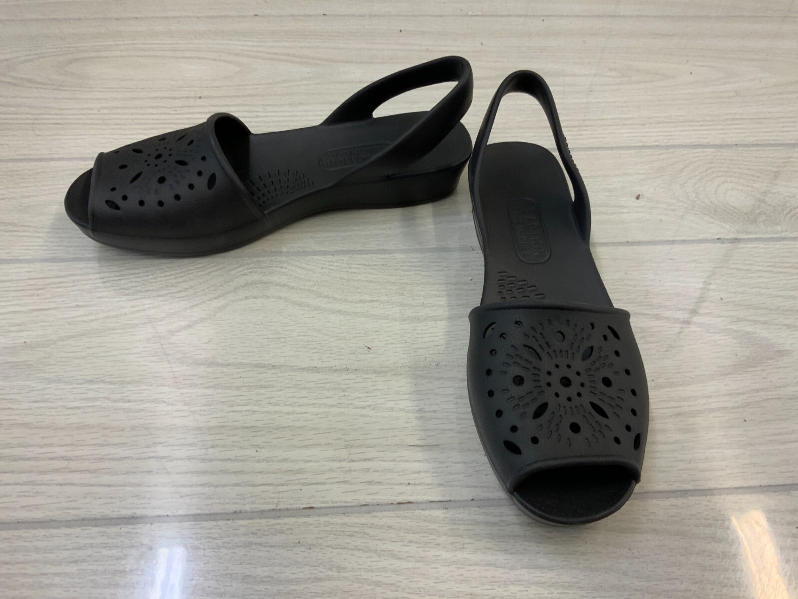 Kenneth Cole Reaction Fine Eva Sandal 