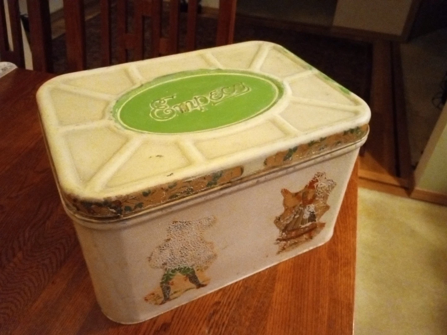 EMPECO SHABBY CHIC VINTAGE 1940 GREEN & CREAM HINGED BREAD BOX VENTED NO RUST
Opens in a new window