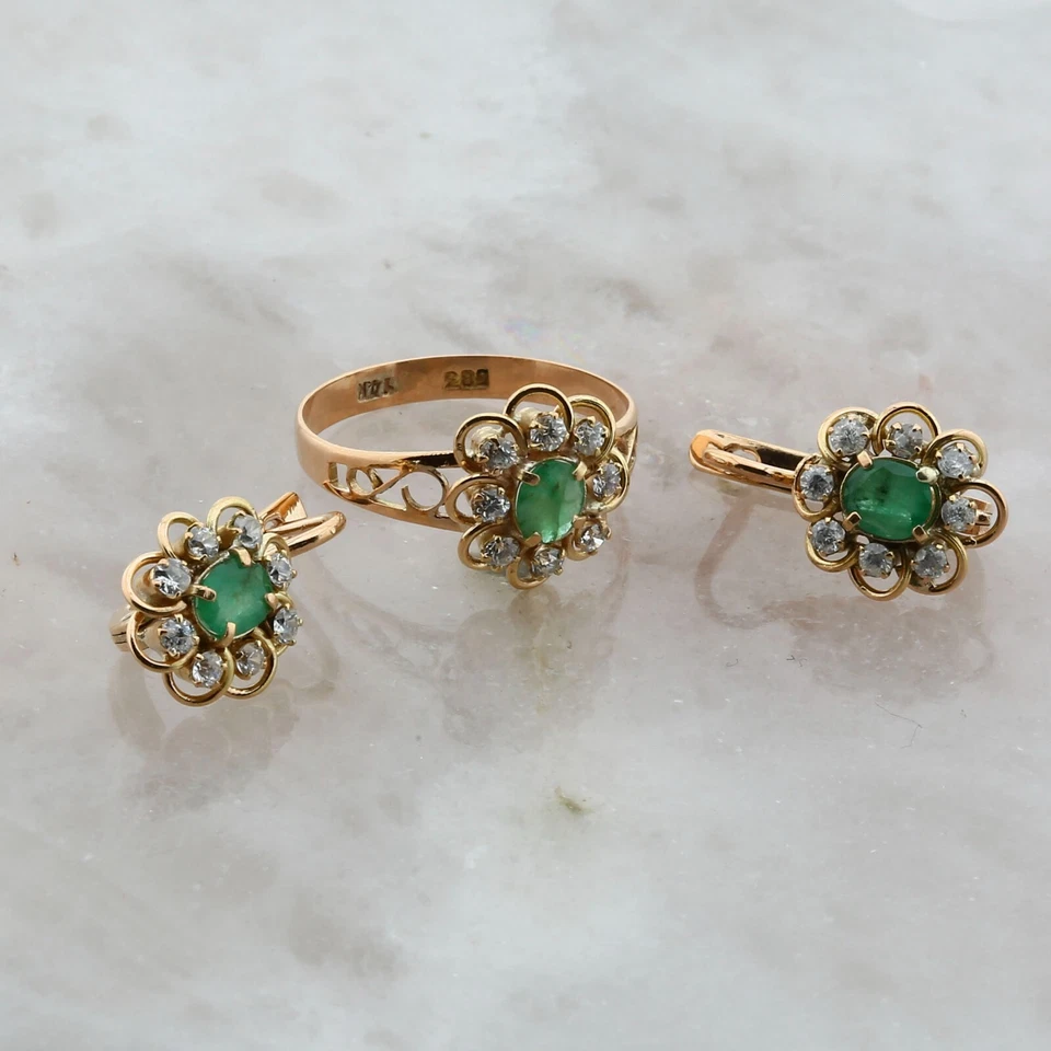 Pendientes de piedra blanca y esmeralda de oro rosa de 14 quilates con anillo a juego circa 1980 Foto 4 de 4