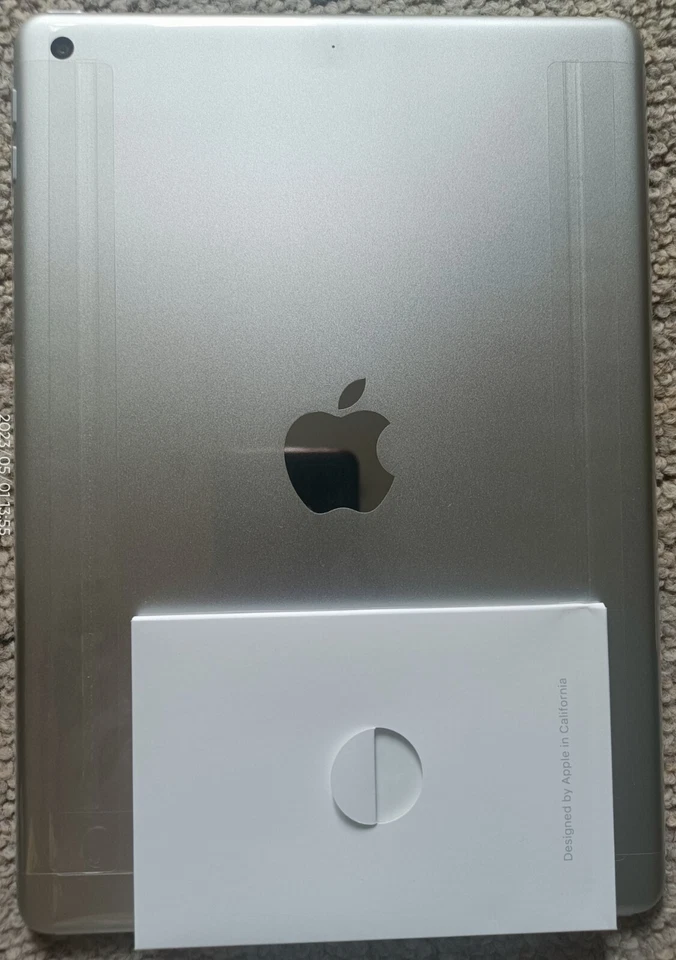 Apple iPad 5th Gen. 32GB, Wi-Fi, 9.7" - White - Image 3 of 4