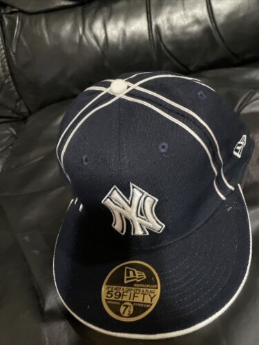 SUPREME New Era 59Fifty World Famous Uptown Box Logo Wool SUPREME New Era 59Fifty World Famous Uptown Box Logo Wool