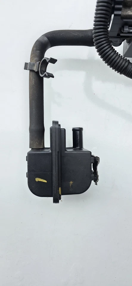 2004-2020 Nissan Titan Armada Fuel Vapor Canister Assembly OEM With Warranty Foto 3 de 4