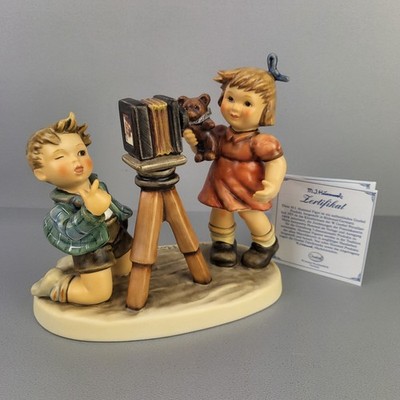 Hummel-Figur ''Schnappschuss'' - Celebration 25 Jahre M. I., Goebel, Hum 2132