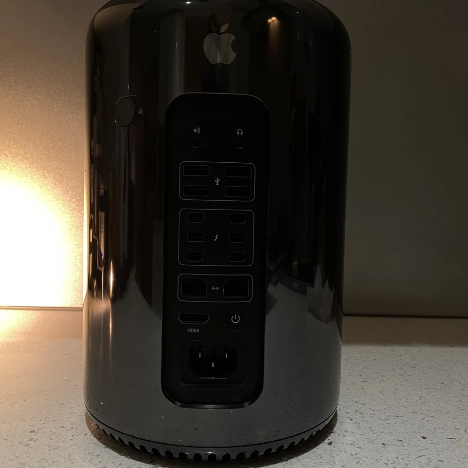 Apple Mac Pro A1481 Desktop 6 Core V2 Xeon E5 3.5Ghz 32GB, 512GB HDMI AMD D300 - Image 4 of 4