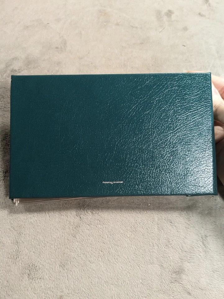 Álbum de fotos Reed & Barton de cuero azul con estampado de animales enchapado en plata Foto 4 de 4