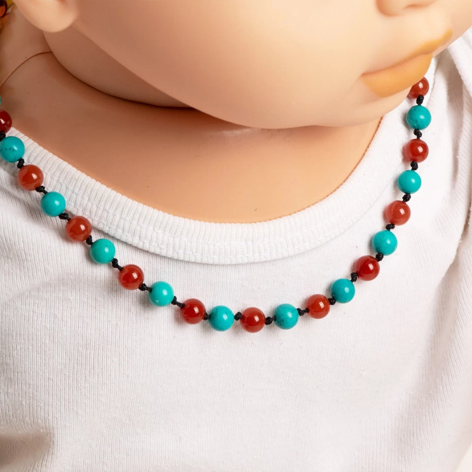 Modelos de collar y pulsera hechos de ágata roja, ámbar y turquesa Foto 2 de 4