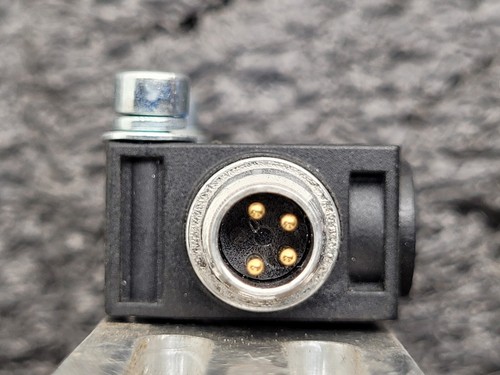 SensoPart UT-20-150-PSM4 Ultrasonic Sensor w/ Cable 20-150mm Range 20-30VDC - Picture 5 of 13