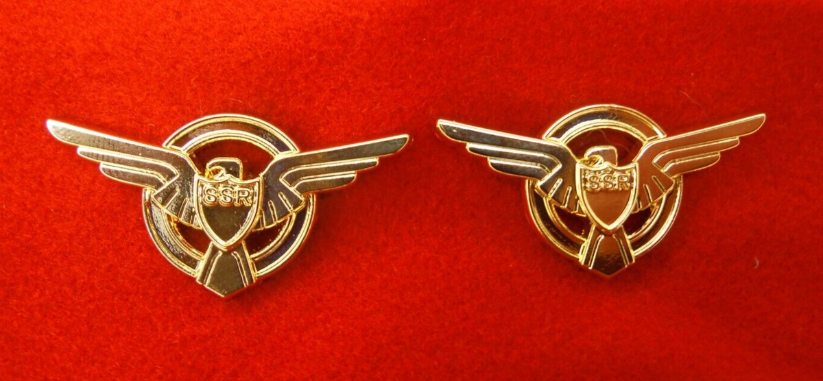 PAIR AGENT PEGGY CARTER CAPTAIN AMERICAN COLLAR LAPEL BADGES SSR