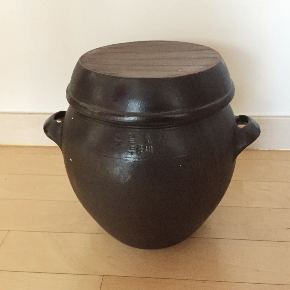 7 Liter Onggi Pottery Pot Food Container for Kimchi, Food fermentation  - Image 3 of 4