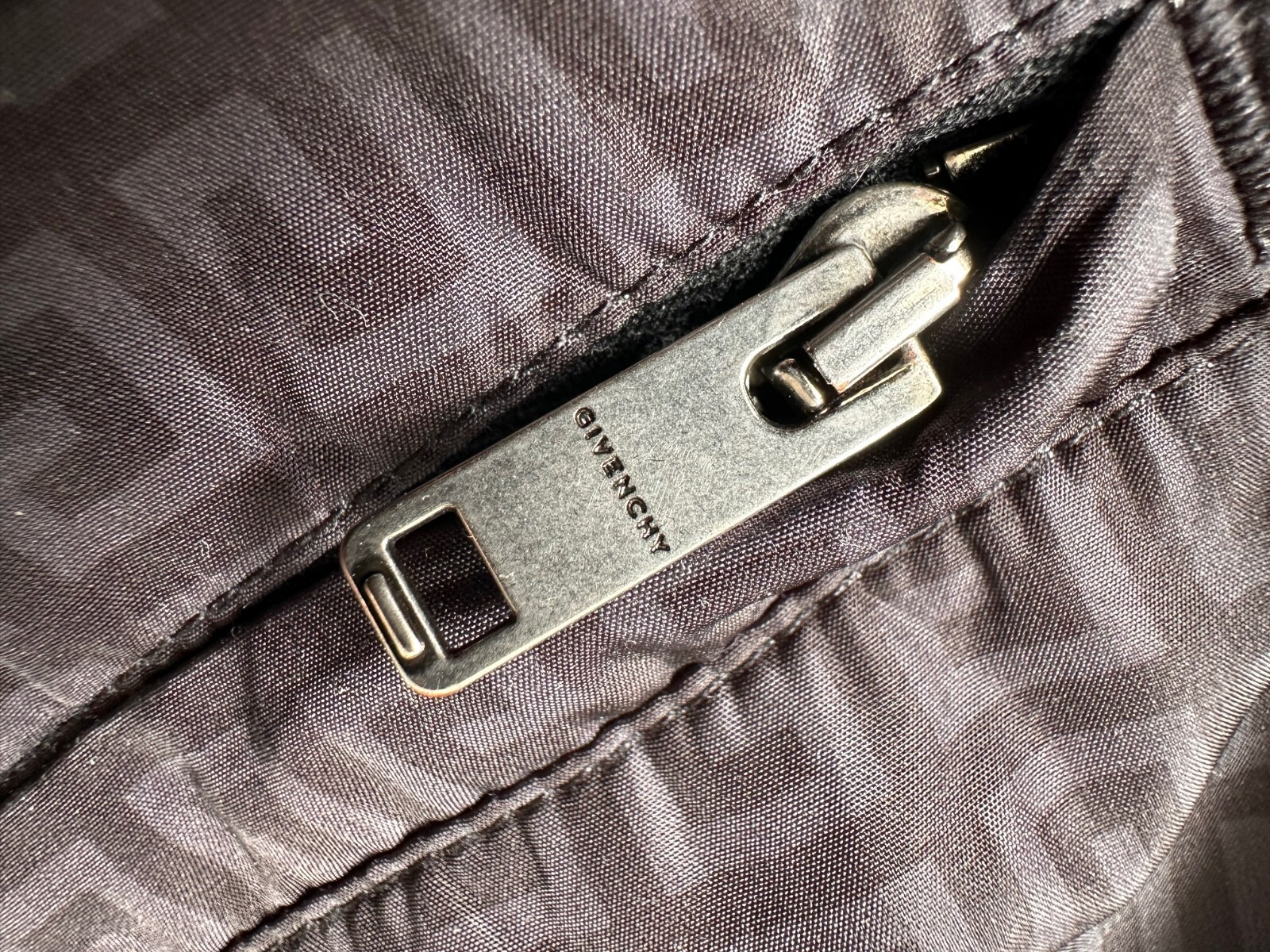 Givenchy authentic monogram pull on classic moder… - image 8