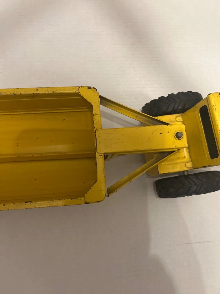 VINTAGE 1950’S NYLINT TOYS YELLOW TOURNEAU TOURNAHOPPER PRESSED STELL DUMPER - Image 4 of 4