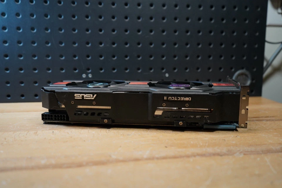 (G) ASUS HD 7970 DirectCU II 3GB GDDR5 Graphics Card HD7970-DC2-3GD5 - Image 4 of 4