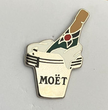 63 - Pin's BOUTEILLE DE CHAMPAGNE MOËT DANS SON SEAU