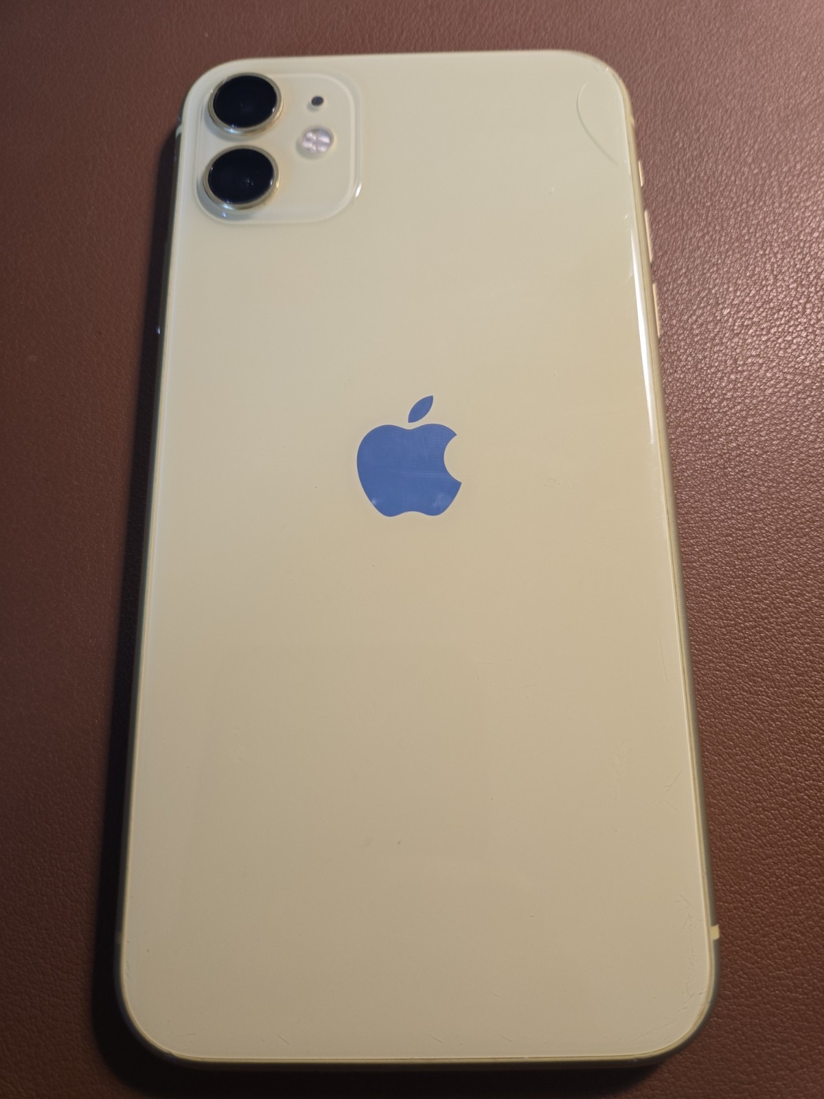 Apple iPhone 11 - 64 GB - Yellow (Unlocked) Damaged Screen. Works!