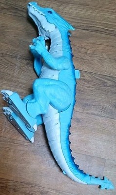 Robo Alive - Blue - Roaring Ice Dragon Battry Operated Robotic Dragon Zuru Works