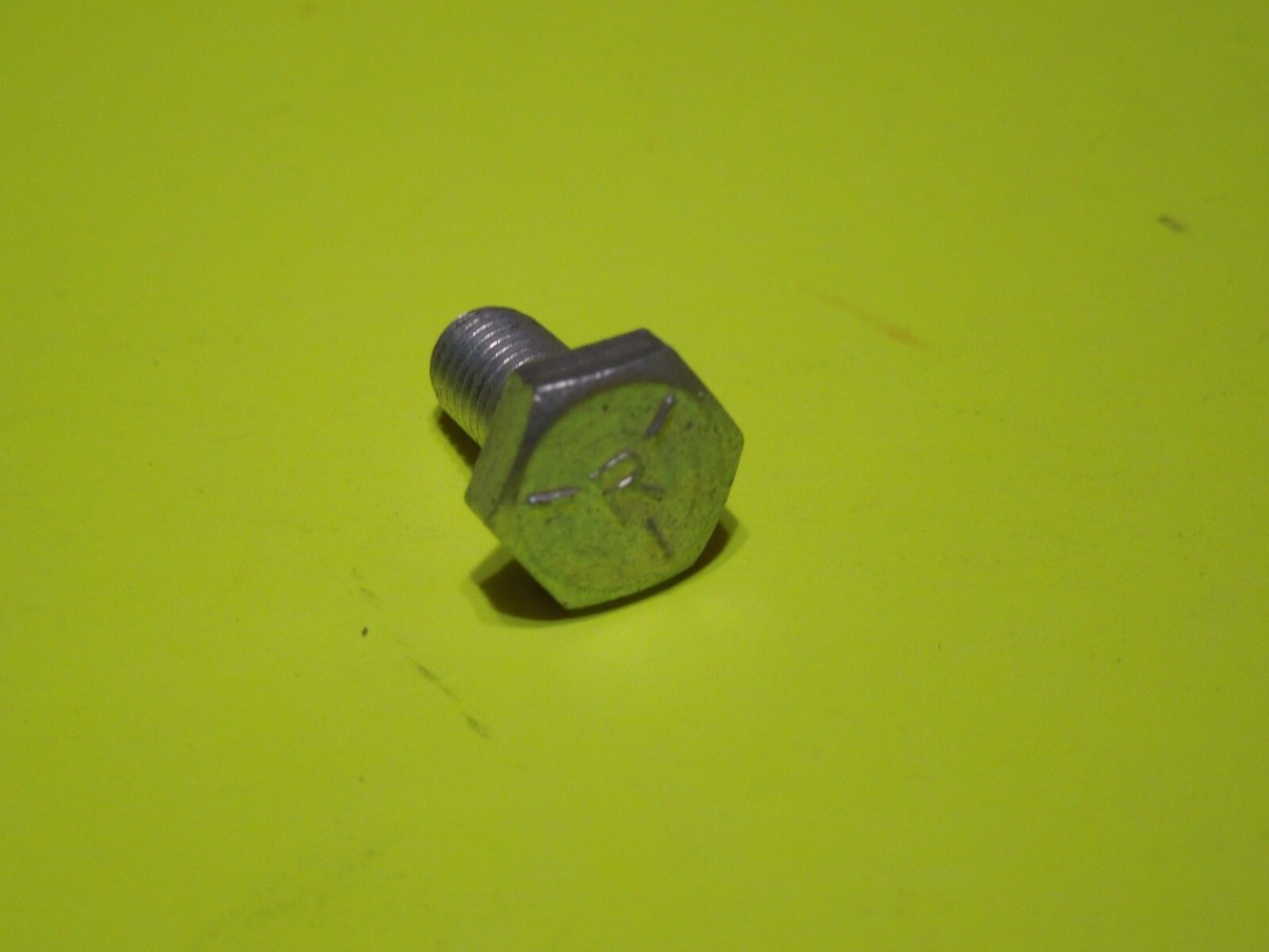 1 NOS OEM Harley Davidson 1/4