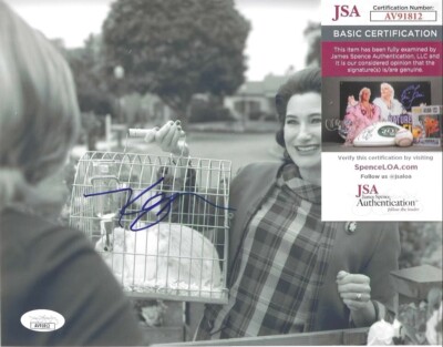 KATHRYN HAHN SIGNED WANDAVISION AGATHA HARKNESS 8x10 PHOTO - JSA COA