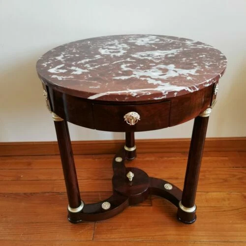 Table du XIXe siècle guéridons