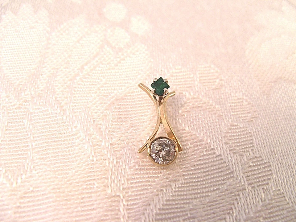 Colgante Diamante Princesa Esmeralda .23CT Hecho a Mano Oro 14K     Foto 4 de 4