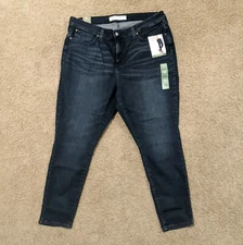 Signature by Levi Strauss & Co Gold Label Women's sz W35 L28 Mid Rise Skinny NWT