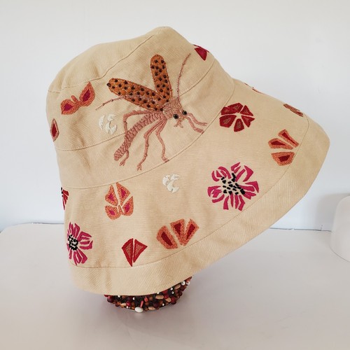 SONG Val Gregori Mckenzie One Size Tan Bucket Hat Embroider Floral & Mosquito