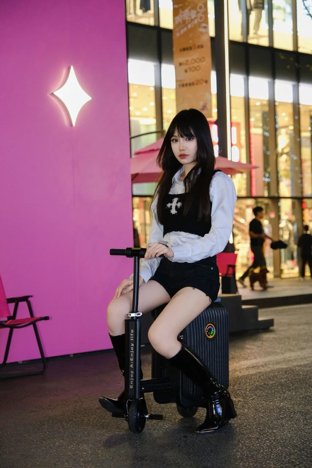 电动可骑乘行李箱 – 20L 前向和反向滑板车行李箱带 USB — 第 4/4 张图片