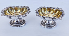 COPPIA SALIERE RETTANGOLARI - ARGENTO BATTUTO ED INCISO - INTERNO VERMEIL