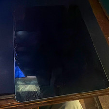 Apple iPad Pro 11 in 256GB Cellular Space Gray NOT WORKING
