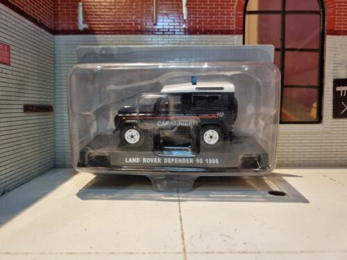 Land Rover Defender TD5 90 1995 Italian Carabinieri Police 1:43 Scale Model - Picture 9 of 9