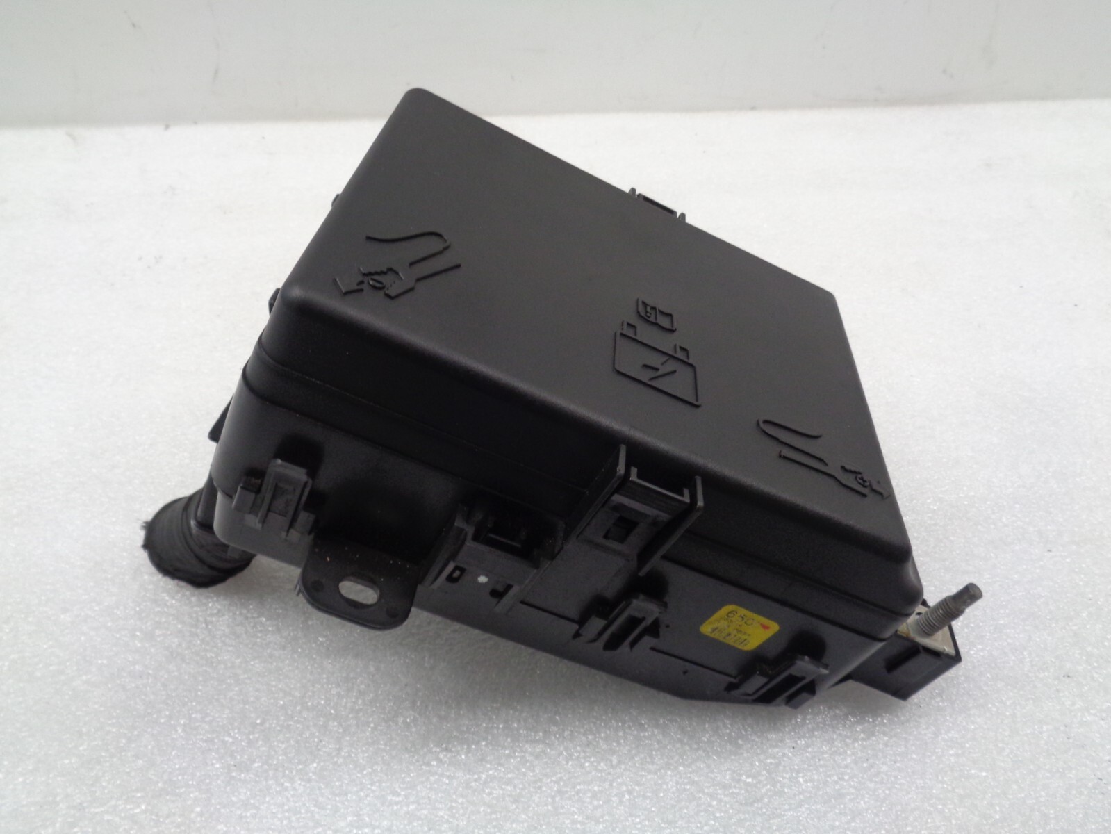2014-2017 Maserati Ghibli Engine Fuse Box Battery Relay Assembly OEM AK2402115