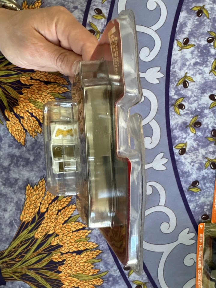 2006 Johnny Lighting The Dukes Of Hazzard White Jeep CJ-5 #4 Daisy Duke Dixie - Image 4 of 4