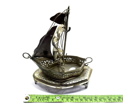 Vintage Rare Highly Decorative Old Brass Beautiful Ship shape lamp. G68-65 - Picture 9 of 9
