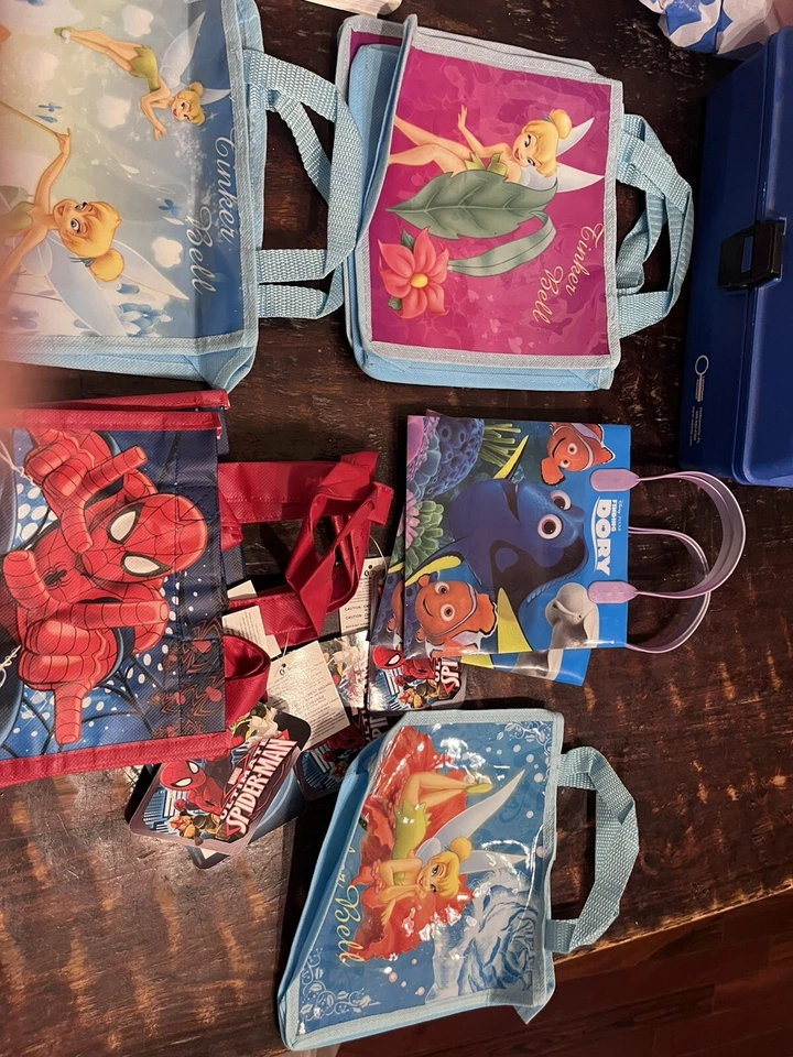 Bolsas de fiesta Spider-Man, Dory y Campanilla. 4 Spider-Man, 2 Dory, 4 campanas Foto 2 de 4