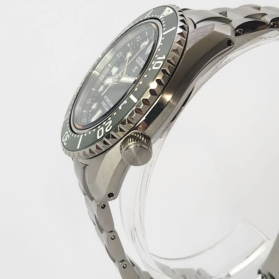 Reloj Seiko Prospex Diver GMT 42mm esfera verde acero inoxidable SPB381 USADO Foto 4 de 4