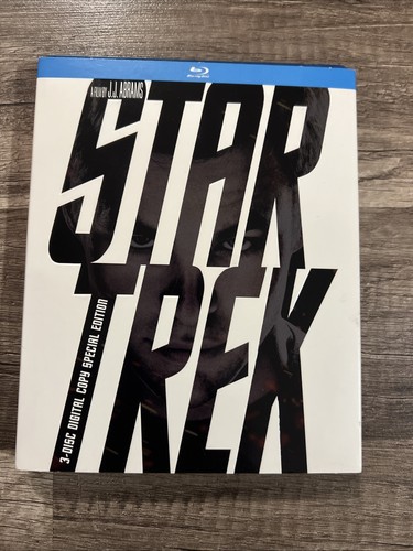 J.J.Abrams' STAR TREK(2009) Three-Disc Blu-ray Digital Copy Special Edition Set - Picture 2 of 7