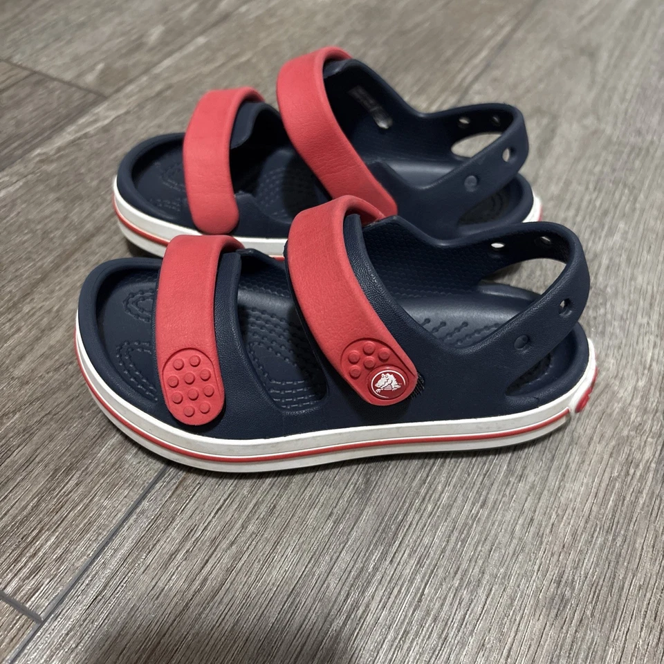 Sandalia CROCS Cruiser para niños pequeños, talla 10C Foto 3 de 4