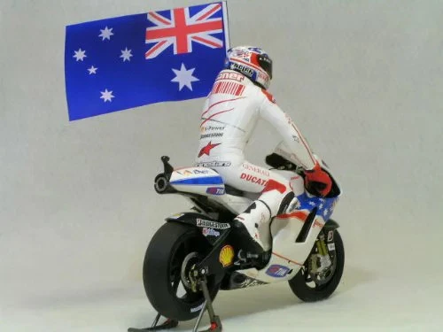 MINICHAMPS 1/12 Ducati Desmosedici GP09 2009 ganador del GP de Australia C. S... - Imagen 2 de 3